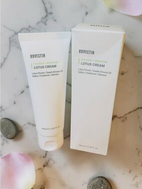 Calming Lotus Cream Moisturizer — White